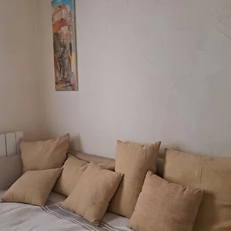 Au Coeur D'uzes شقة